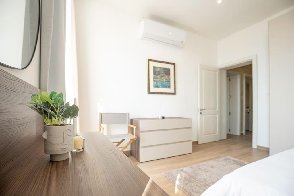 Exclusive Seafront Townhouse Sliema, Valletta View Case de vacanță Sliema