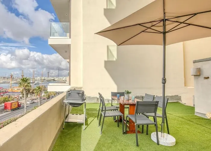 Exclusive Seafront Townhouse Sliema, Valletta View