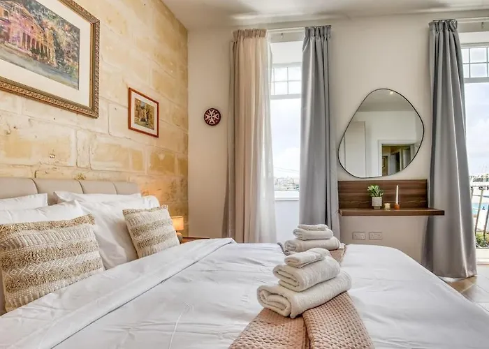Exclusive Seafront Townhouse Sliema, Valletta View