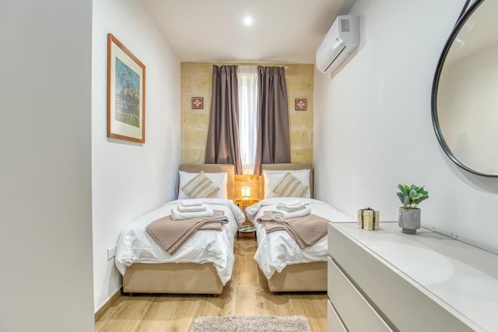 Holiday home Exclusive Seafront Townhouse Sliema, Valletta View Sliema