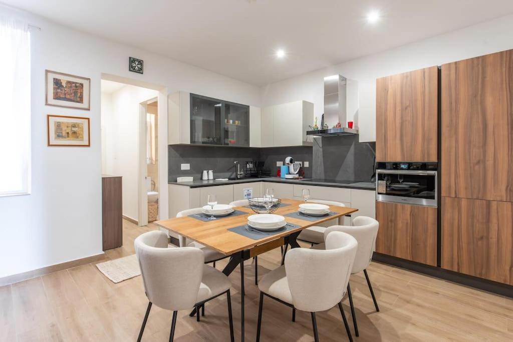 Exclusive Seafront Townhouse Sliema, Valletta View Holiday home