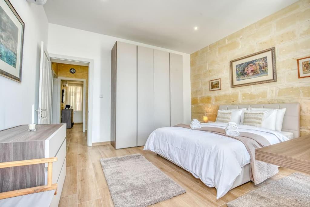 Holiday home Exclusive Seafront Townhouse Sliema, Valletta View Sliema